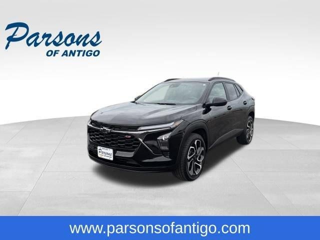 2025 Chevrolet Trax FWD 4dr 2RS in Mosaic Black Metallic — front three-quarter view